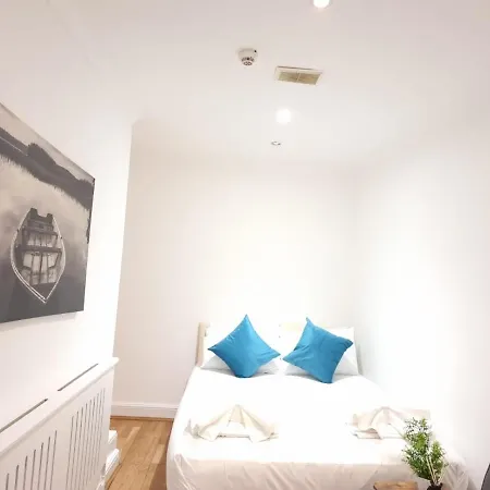 F1-basement Studio Fits 3 Near Paddington Apartment