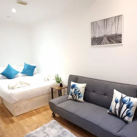 F1-basement Studio Fits 3 Near Paddington *