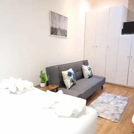 F1-basement Studio Fits 3 Near Paddington
