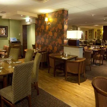 Premier London Heathrow Airport T2 & T3 - Bath Road 하운슬로우