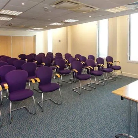 Premier London Heathrow Airport T2 & T3 - Bath Road 호텔