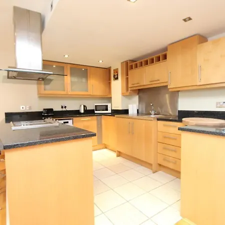 Lovely 2-bedroom In Docklands, E14 London
