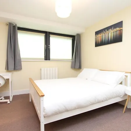 Apartment Lovely 2-bedroom In Docklands, E14 *