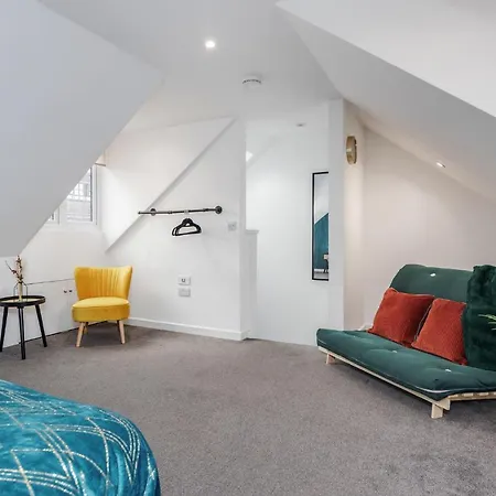 Apartment Luxury House With Garden By Damask Homes Ilford