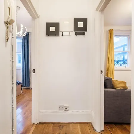 Apartment Oxford Street By Threstle