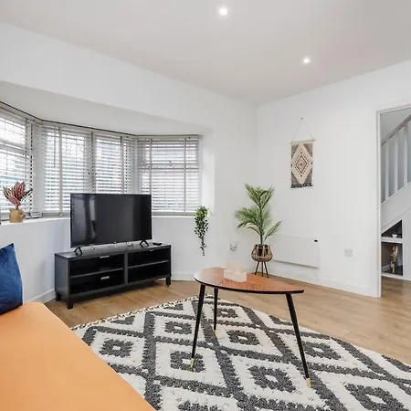 Luxury House With Garden By Damask Homes Apartment Ilford