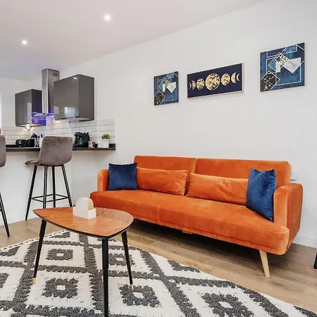 Apartment Luxury House With Garden By Damask Homes Ilford