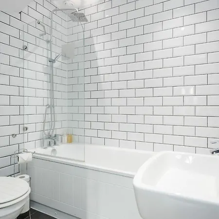 Luxury House With Garden By Damask Homes Apartment Ilford