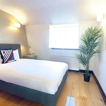 Thames Residences Hyde Park 아파트