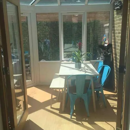 Twickes Townhouse * London