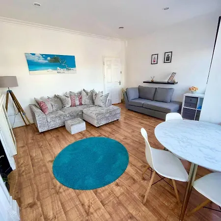 Apartment Large 3 Bedroom Modern Close To London Finchley