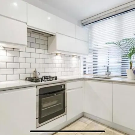 Shad Thames Pied-A-Terre Exquisite Historic Warehouse Air Conditioning Private Parking Garden & Balcony Next To Shard With Views *