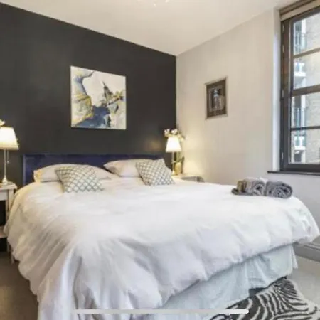 Shad Thames Pied-A-Terre Exquisite Historic Warehouse Air Conditioning Private Parking Garden & Balcony Next To Shard With Views Londra