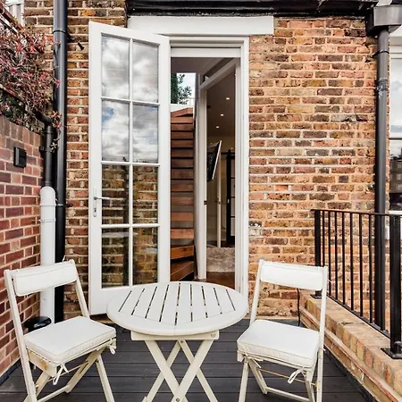 Apartment Superb 3 Bed/bath Luxury + Ibiza Roof Terrace London
