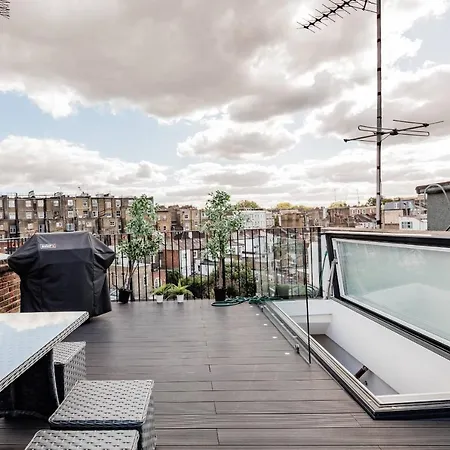 Apartment Superb 3 Bed/bath Luxury + Ibiza Roof Terrace London