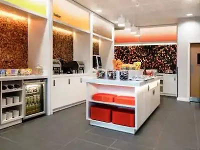 Hampton By Hilton Docklands Szálloda 3*