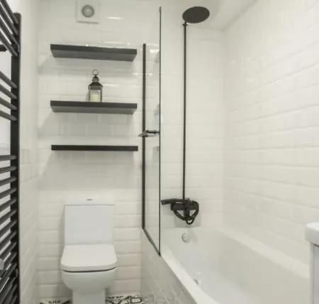 Finchley Contemporary 2 Bed + Parking *