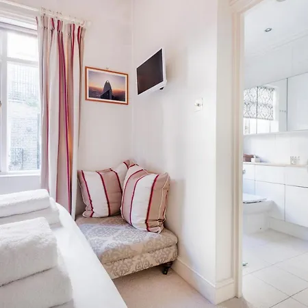 Apartment Classy And Spacious One Bedroom Flat In Amazing Location *
