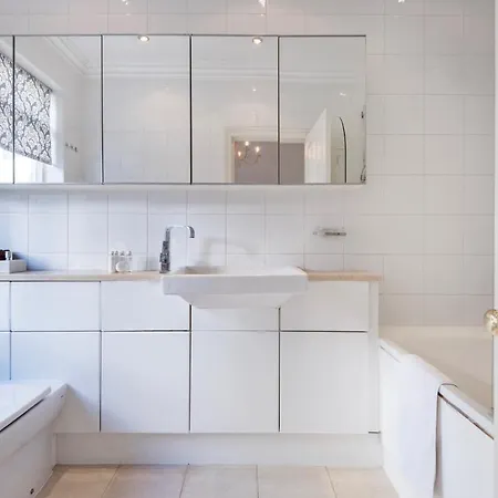 Classy And Spacious One Bedroom Flat In Amazing Location London