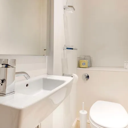 Apartment Classy And Spacious One Bedroom Flat In Amazing Location London