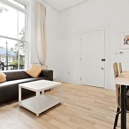 Apartment Light 1 Bedroom With Balcony In Brixton *