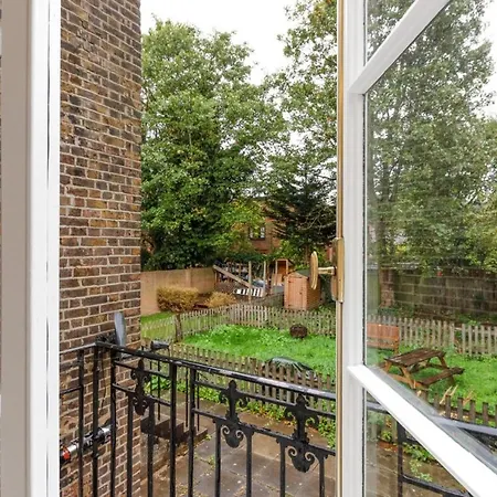 Apartment Light 1 Bedroom With Balcony In Brixton London