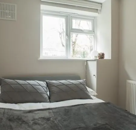 Finchley Contemporary 2 Bed + Parking *
