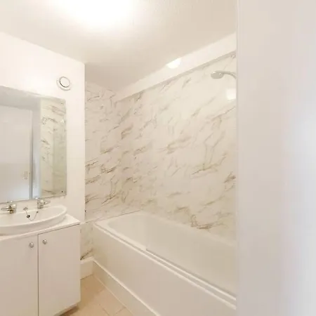Apartment Spacious Two Double Bedroom Flat London