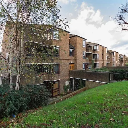 Apartment Spacious Two Double Bedroom Flat