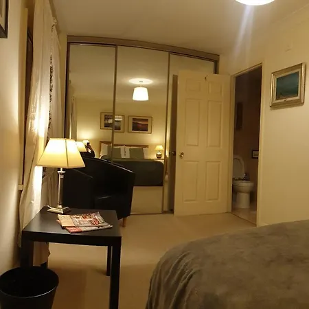 Double With Bathroom In - Vauxhall Homestay London
