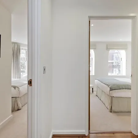 Apartment Veeve - White Lights On Wendle Square London