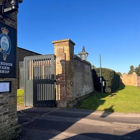 The Manor Hotel Hillingdon