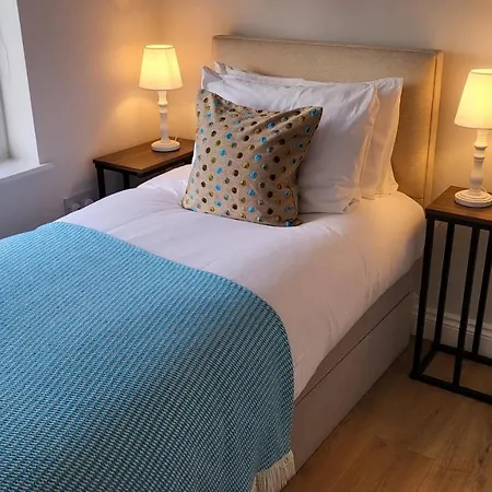 Holiday home Dagenham/a13/excel/thurrock/contractors/3bedroom House Free Parking For 2 Cars. Dagenham