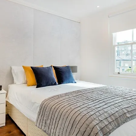 Superb 3 Bed/bath Luxury + Ibiza Roof Terrace Apartment