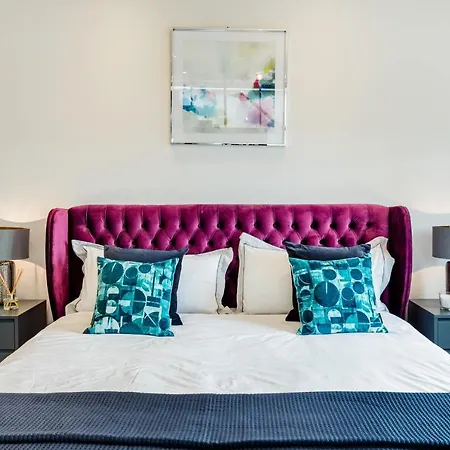 Superb 3 Bed/bath Luxury + Ibiza Roof Terrace Apartment
