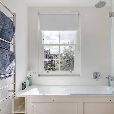 Superb 3 Bed/bath Luxury + Ibiza Roof Terrace *