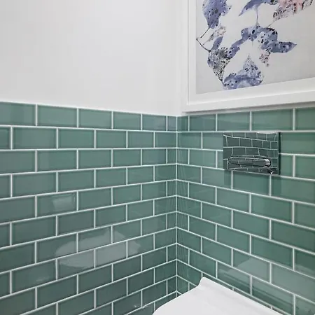 Superb 3 Bed/bath Luxury + Ibiza Roof Terrace *