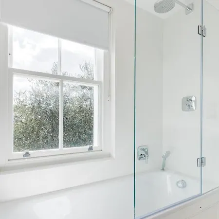 Superb 3 Bed/bath Luxury + Ibiza Roof Terrace Apartment