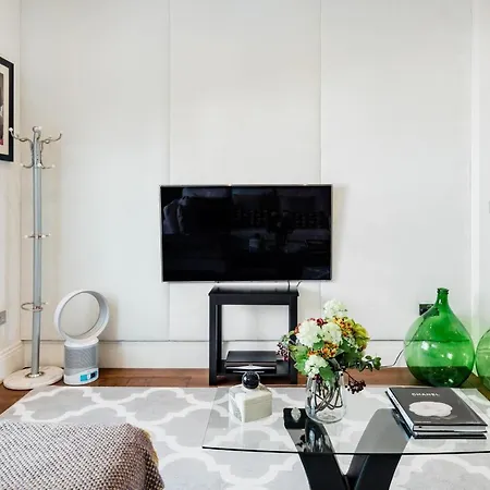 Apartment Superb 3 Bed/bath Luxury + Ibiza Roof Terrace London