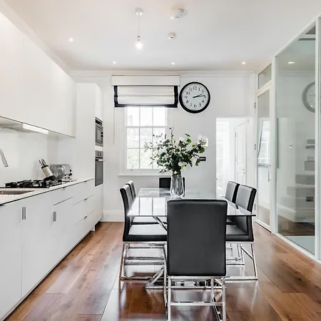Superb 3 Bed/bath Luxury + Ibiza Roof Terrace Apartment