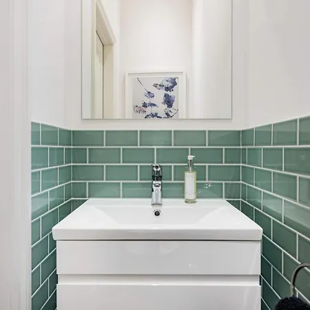 Superb 3 Bed/bath Luxury + Ibiza Roof Terrace
