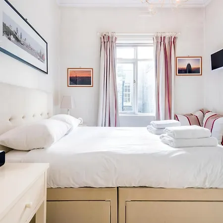 Classy And Spacious One Bedroom Flat In Amazing Location *