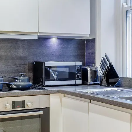 Hamlet Gardens Apartment