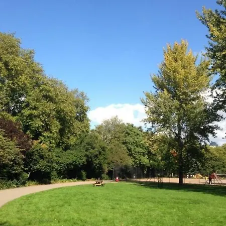 Lovely 2 Bedroom Near South Bank *