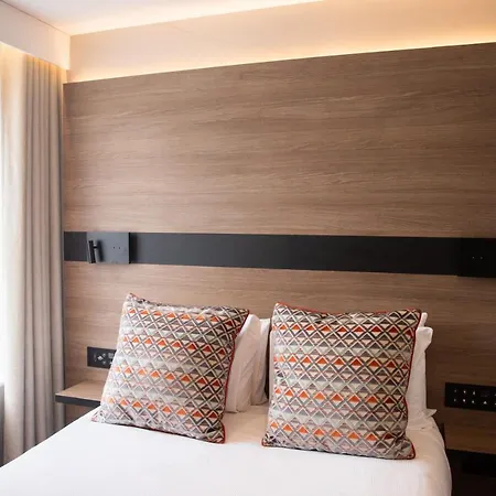 Merit Kensington 4* London