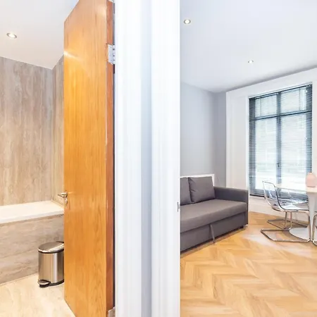 Stunning Hyde Park Apartment