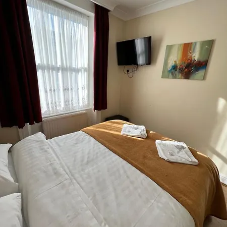 Melbourne House 3*