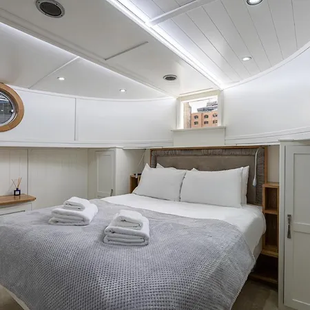 Botel Delightful House Boat On St Katharine Dock London