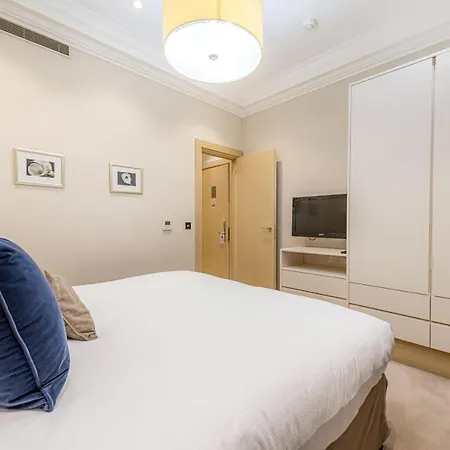 Aparthotel Claverley Court Knightsbridge London
