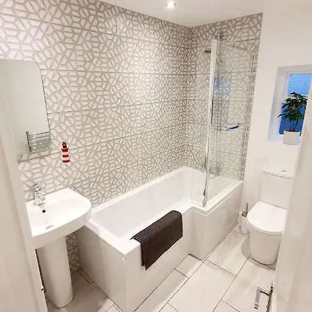 Lovely 2 Bedroom Period Garden Flat.